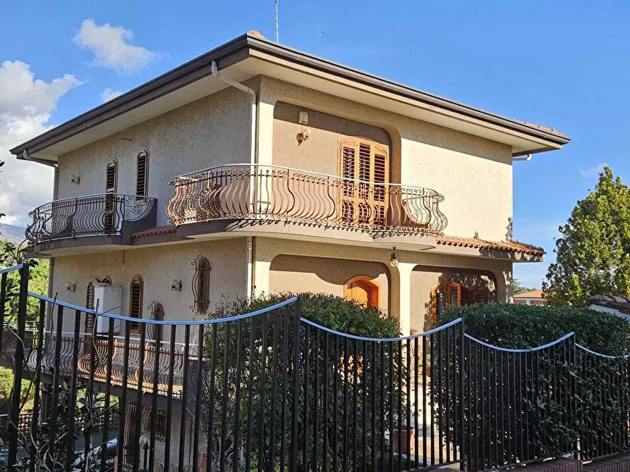 Immagine 4 di Villa in vendita  a Mascalucia