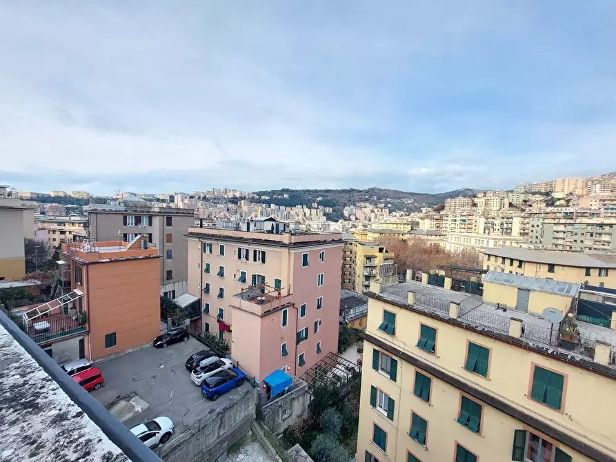Immagine 34 di Trilocale in vendita  in Passo della Zebra a Genova
