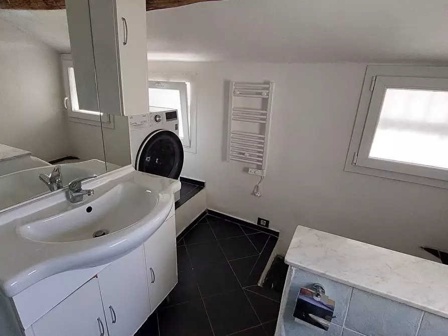 Immagine 21 di Bilocale in vendita  in Vico Squarciafico a Genova