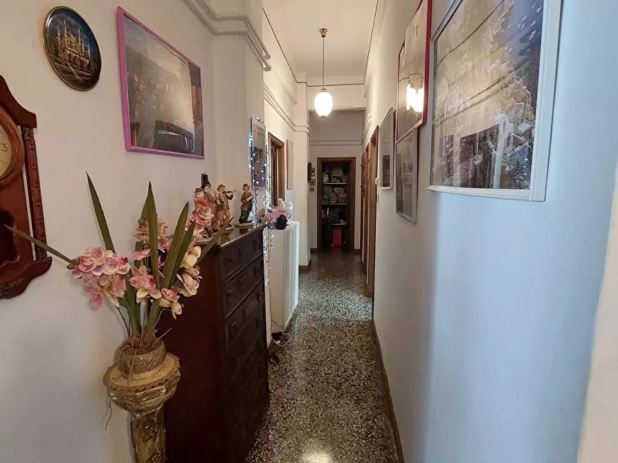 Immagine 7 di Pentalocale in vendita  in Via Casata Centuriona a Genova
