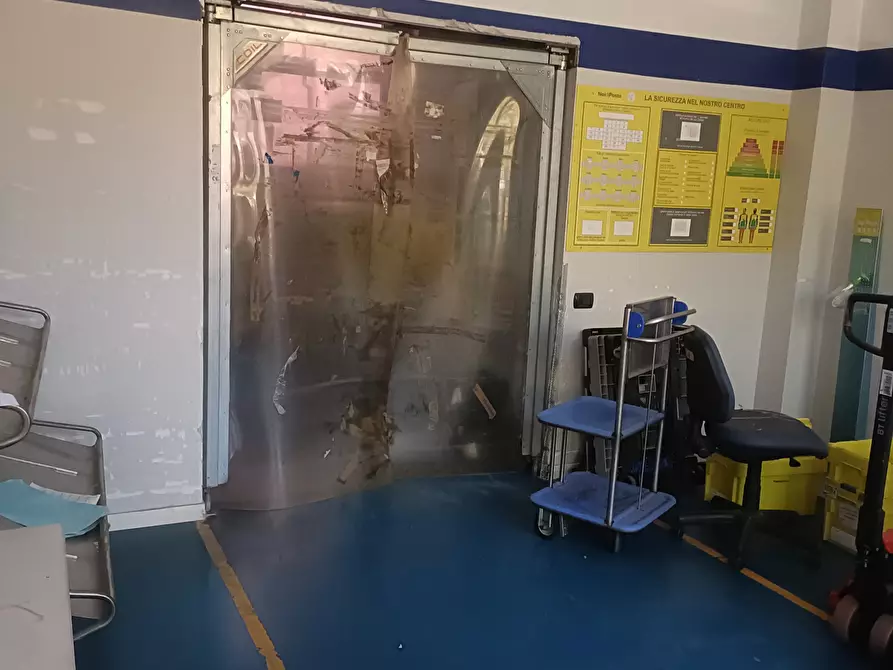 Immagine 3 di Attività artigianale in affitto  in Via Giuseppe Ungaretti 10 a Genova