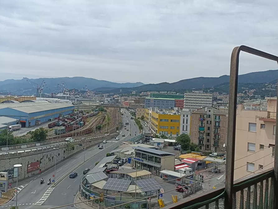 Immagine 11 di Appartamento in vendita  in Via dell'Acciaio 125 a Genova