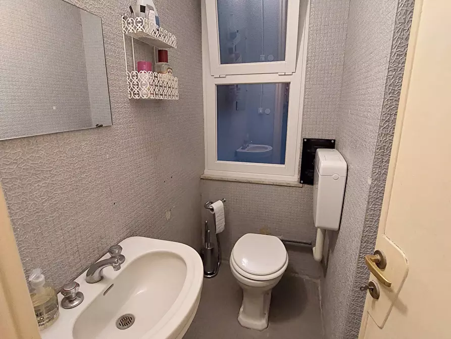 Immagine 10 di Trilocale in vendita  in Via di Sottoripa a Genova