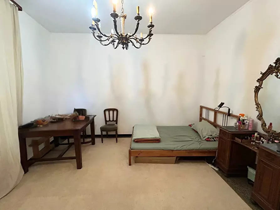 Immagine 9 di Pentalocale in vendita  in Via Giovanni Battista Marsano 2 a Genova