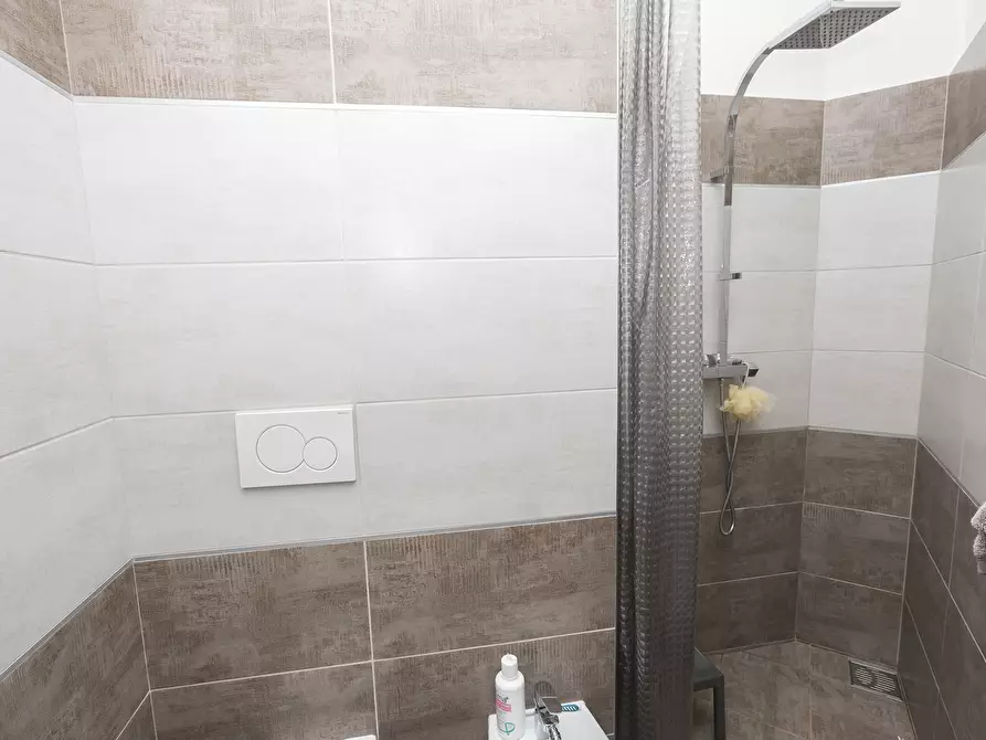 Immagine 33 di Pentalocale in vendita  in Via Venezia 12 a Genova