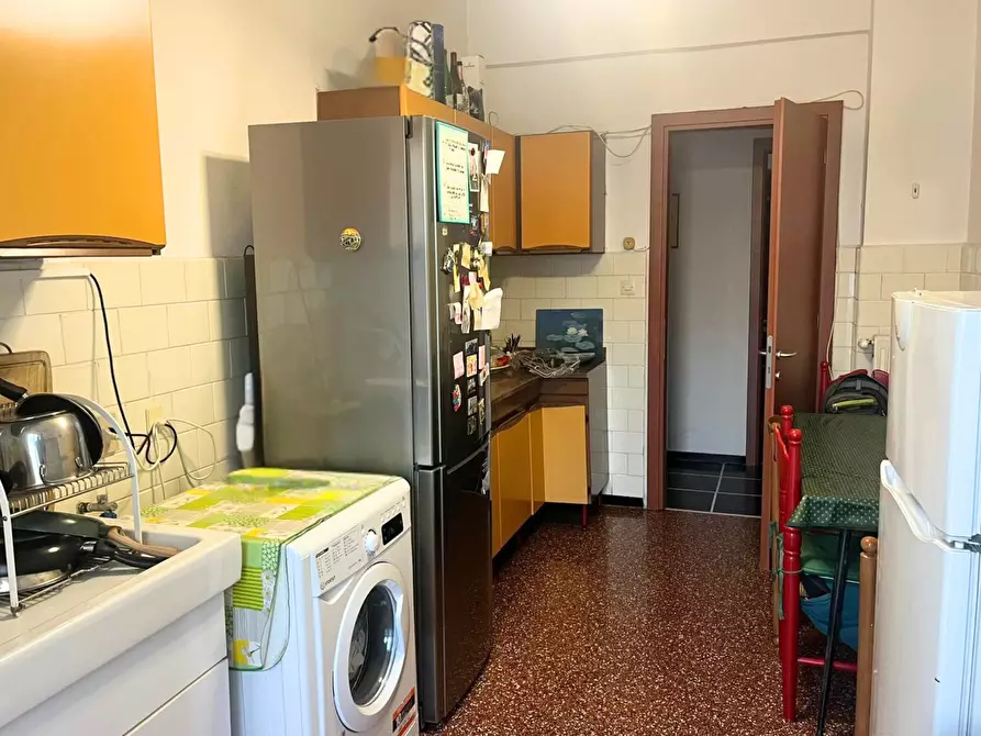 Immagine 4 di Pentalocale in vendita  in Via Federico Donaver 7 a Genova