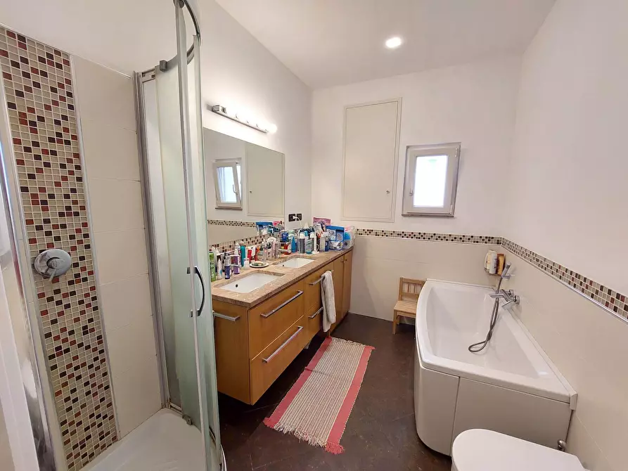 Immagine 9 di Quadrilocale in vendita  in Via Nino Bixio 4 a Genova