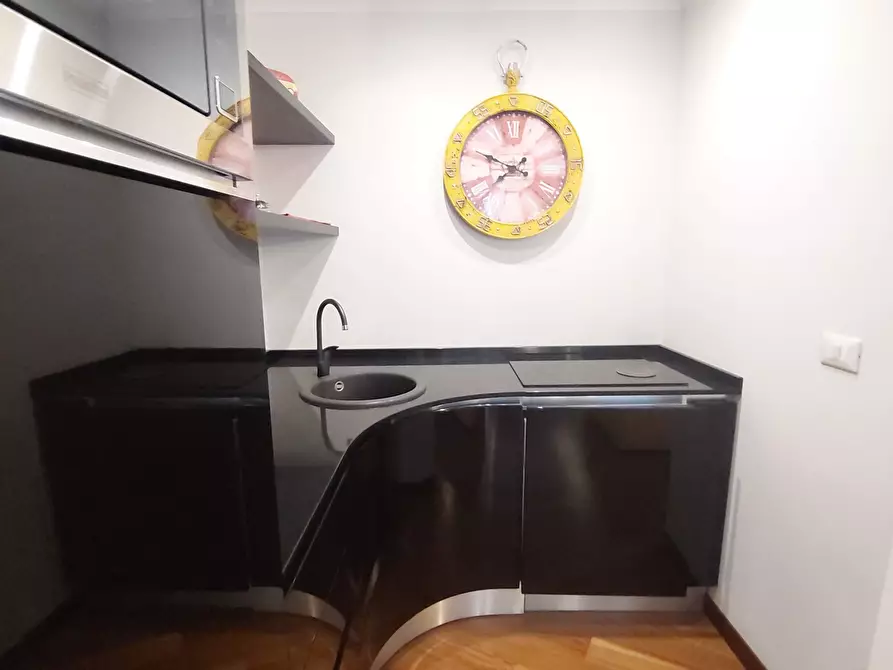 Immagine 9 di Bilocale in vendita  in Via Lomellini a Genova