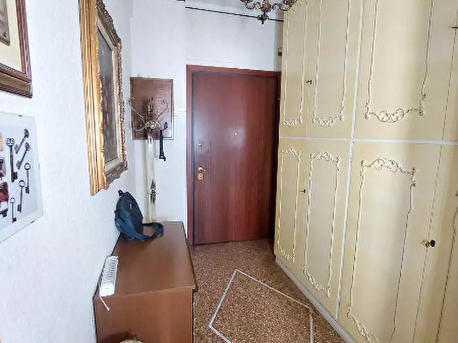 Immagine 17 di Bilocale in vendita  in Via Bartolomeo Carrea a Genova