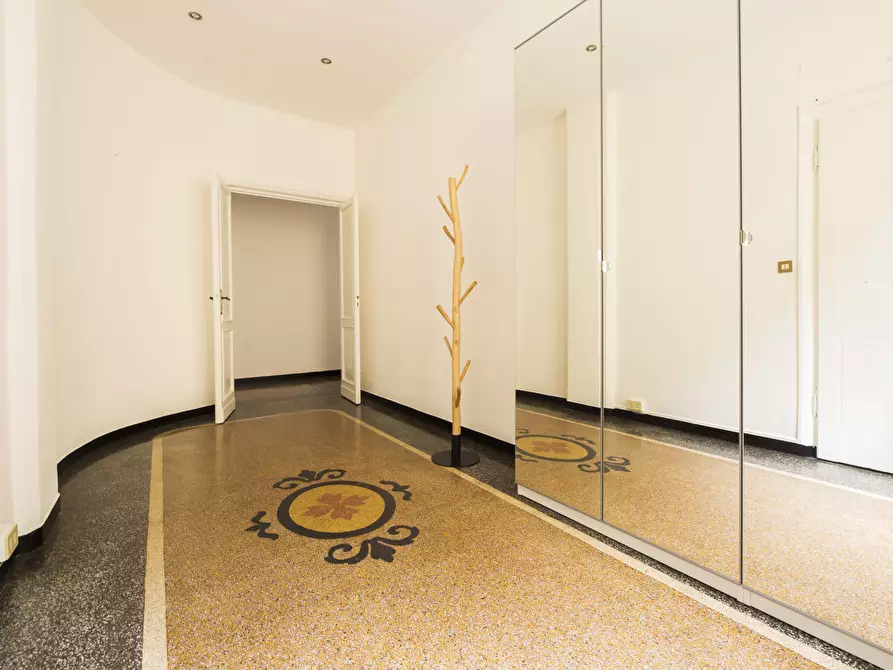 Immagine 2 di Appartamento in vendita  in Corso Magenta a Genova