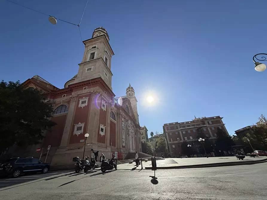 Immagine 55 di Pentalocale in vendita  in Via Fieschi a Genova