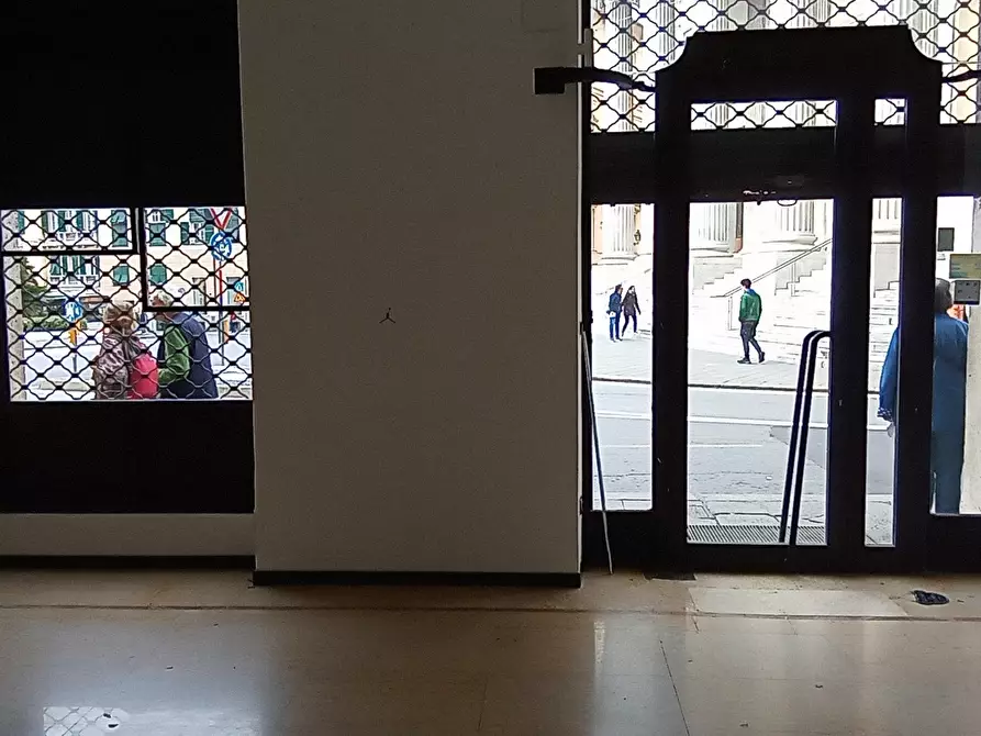 Immagine 10 di Locale commerciale in affitto  in Piazza della Nunziata 21 R a Genova