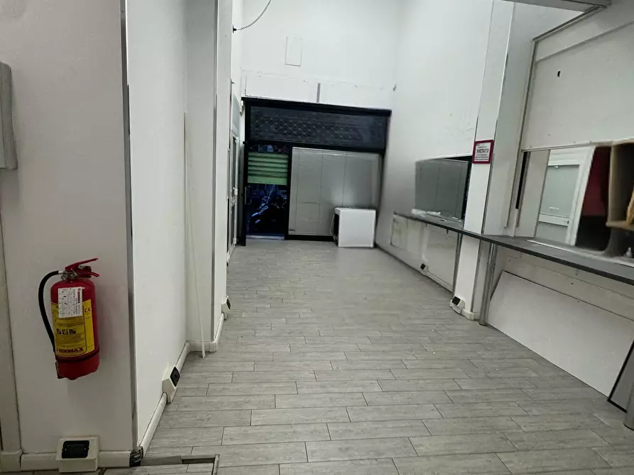 Immagine 3 di Locale commerciale in vendita  a Genova