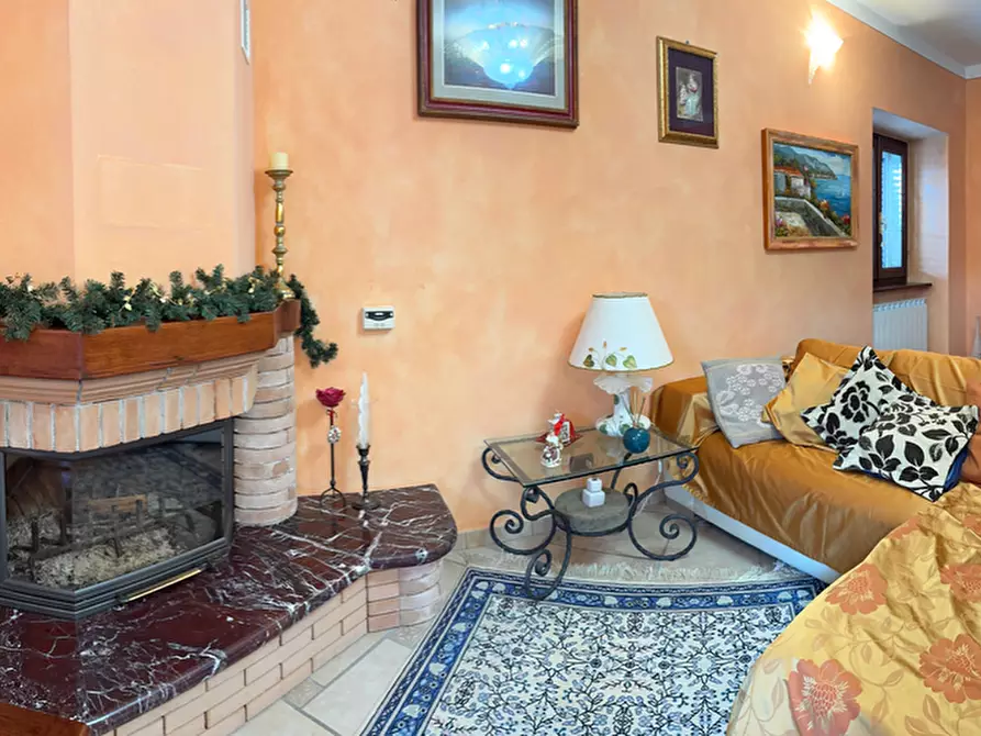 Immagine 12 di Casa semindipendente in vendita  in Via Pascoli 1 a Fivizzano