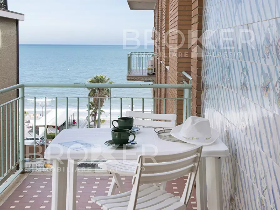 Immagine 3 di Pentalocale in vendita  in Via Don Aurelio Piccagli 12 a Alassio