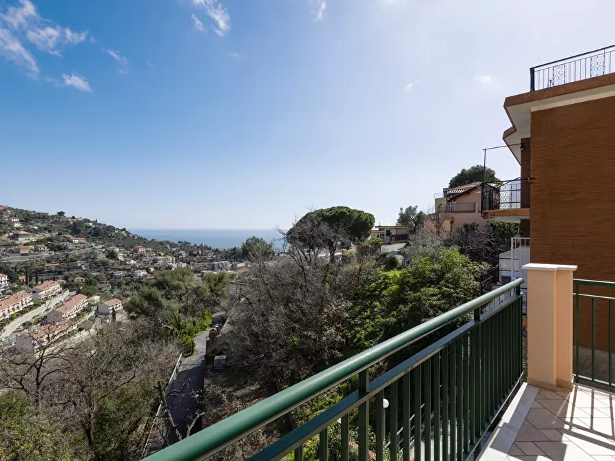 Immagine 2 di Trilocale in vendita  in strada per Moglio a Alassio