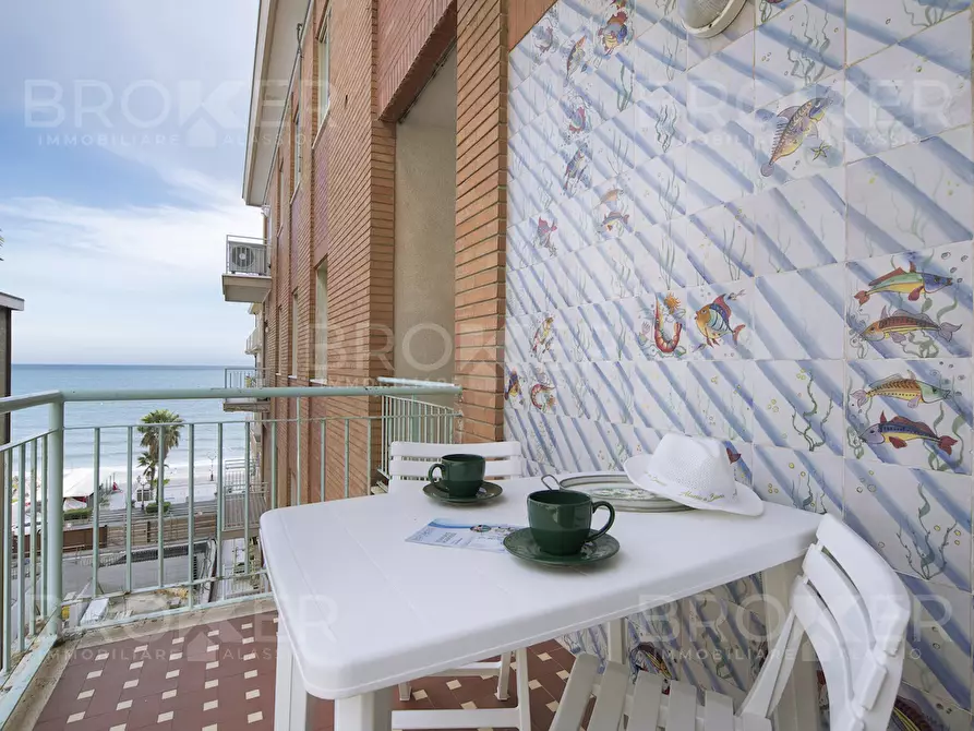 Immagine 1 di Pentalocale in vendita  in Via Don Aurelio Piccagli 12 a Alassio