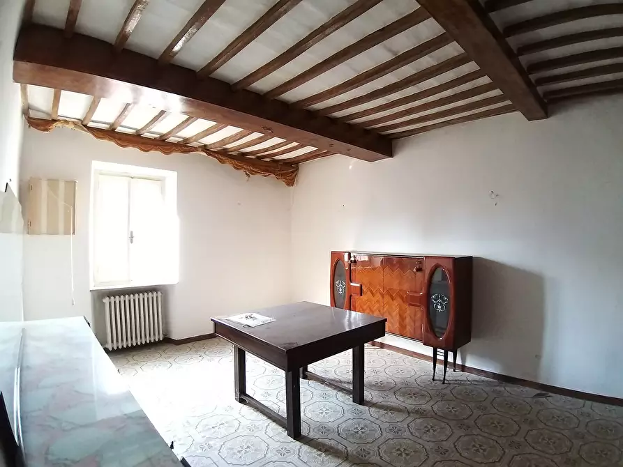 Immagine 11 di Quadrilocale in vendita  in Piazza Cesare Caporali 4 a Castiglione Del Lago