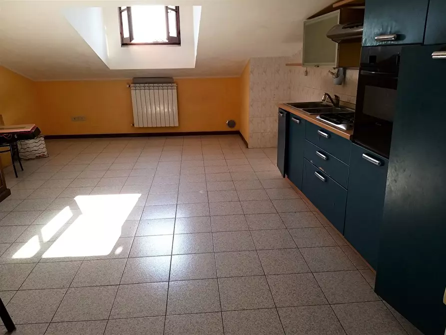 Immagine 9 di Trilocale in vendita  in Piazza Balilla 11 a Castiglione Del Lago