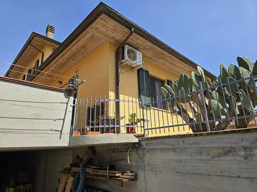 Immagine 36 di Casa trifamiliare in vendita  in Via Bagnolo a Castiglione Del Lago