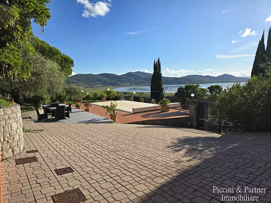 Immagine 11 di Villa in vendita  in Via dei Romani a Magione