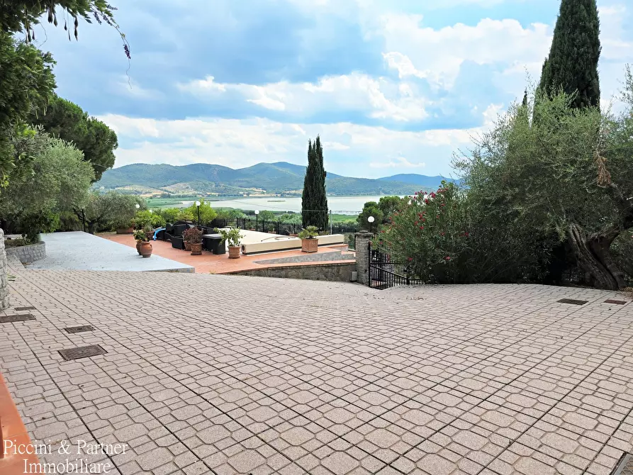 Immagine 5 di Villa in vendita  in Via Marzabotto 11 a Magione