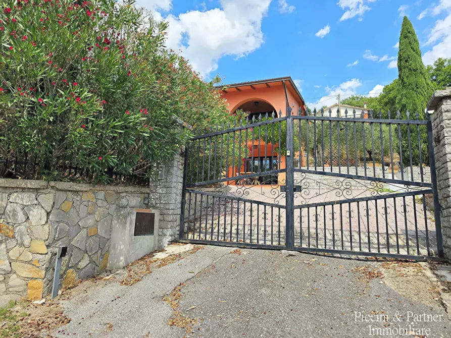 Immagine 2 di Villa in vendita  in Via Marzabotto 11 a Magione