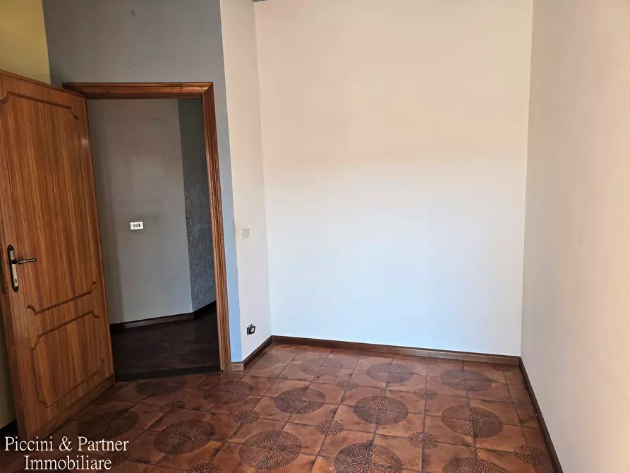 Immagine 48 di Pentalocale in vendita  in Via Imbriani 38 a Perugia