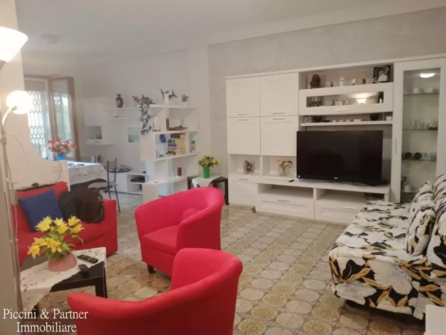 Immagine 19 di Quadrilocale in vendita  in Via Montecatini a Massa