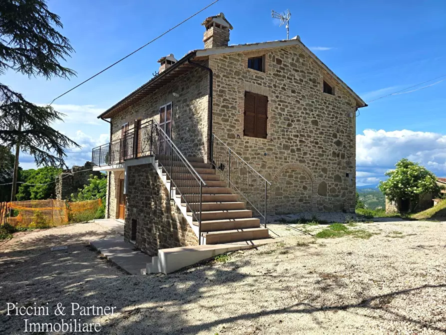 Immagine 3 di Rustico / casale in vendita  a Assisi