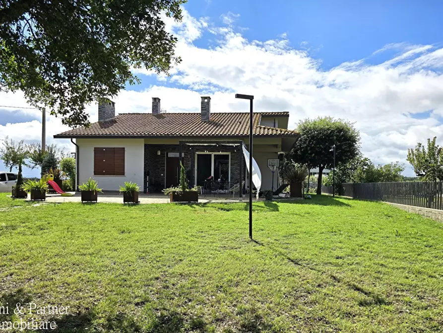 Immagine 1 di Villa in vendita  in Località Bertoni a Castiglione Del Lago