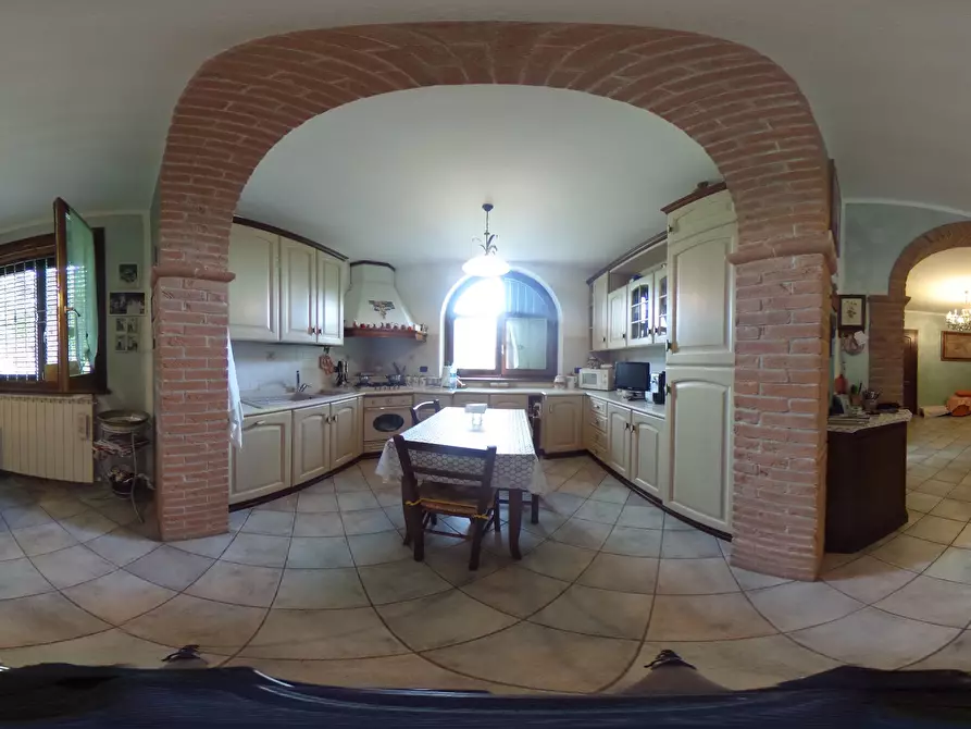 Immagine 38 di Villa in vendita  in Via Saragat 18 a Castiglione Del Lago