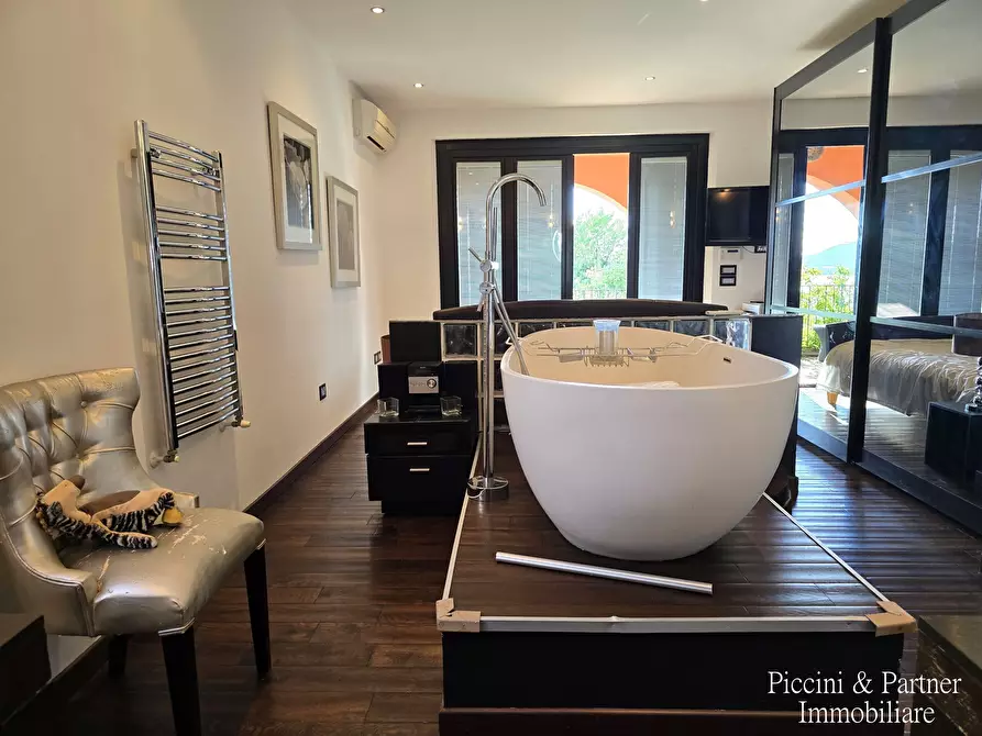 Immagine 59 di Villa in vendita  in Via dei Romani a Magione