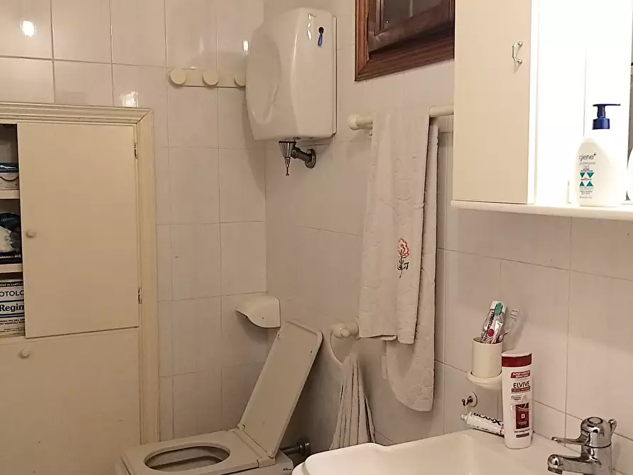 Immagine 21 di Porzione di casa in vendita  in Via Castiglionese 51 a Castiglione Del Lago