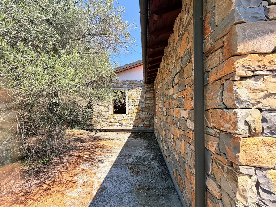 Immagine 15 di Villa in vendita  in Strada Interpoderale Moltedo - Ciai 13 a Diano San Pietro