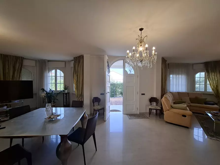 Immagine 56 di Villa in vendita  a Lanciano