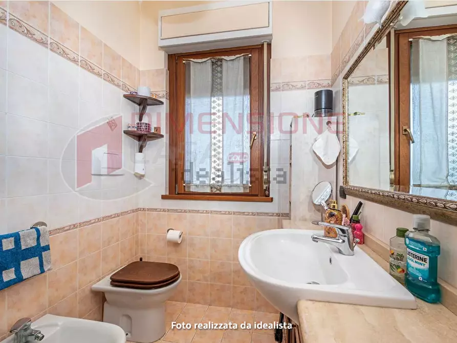 Immagine 16 di Quadrilocale in vendita  in Via delle due torri a Roma