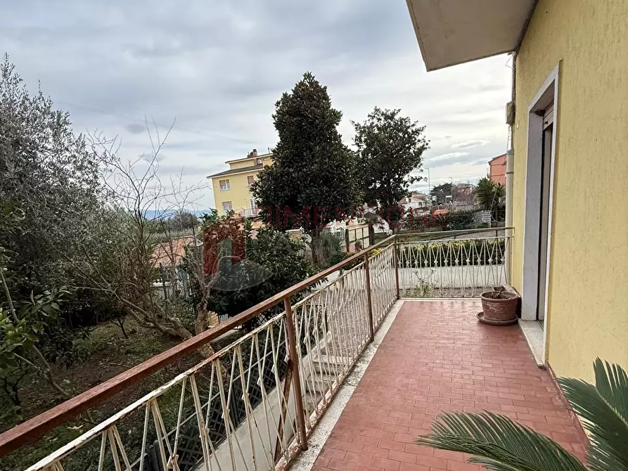 Immagine 1 di Bilocale in vendita  in Via Massa di San GiulianoVia di Massa San Giuliano a Roma