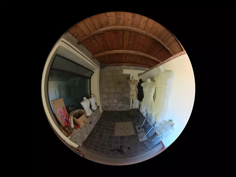 Immagine 26 di Locale commerciale in vendita  in Largo G. Roncacci 9 a Morlupo