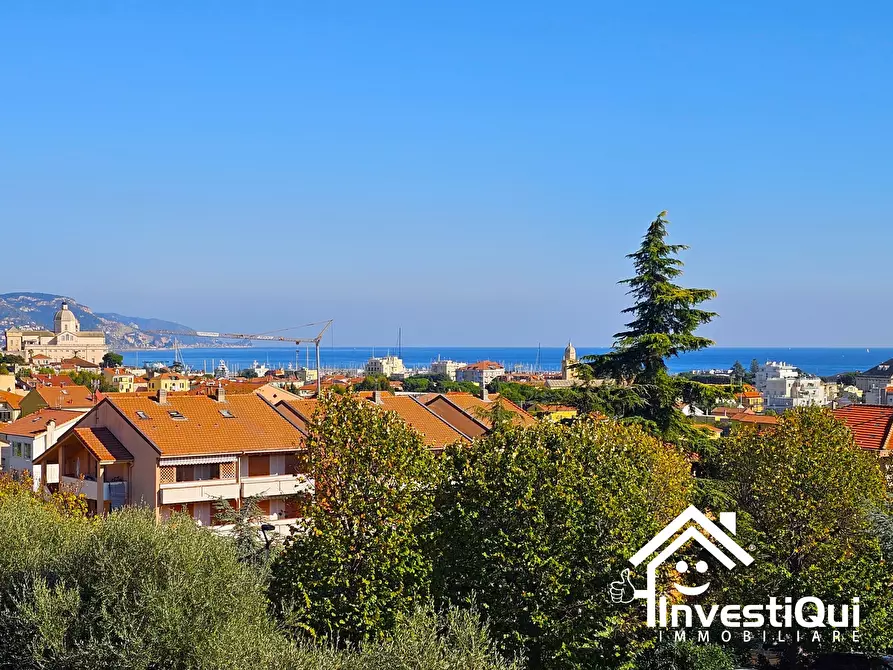 Immagine 3 di Trilocale in vendita  in Via Enrico Toti 1 a Loano