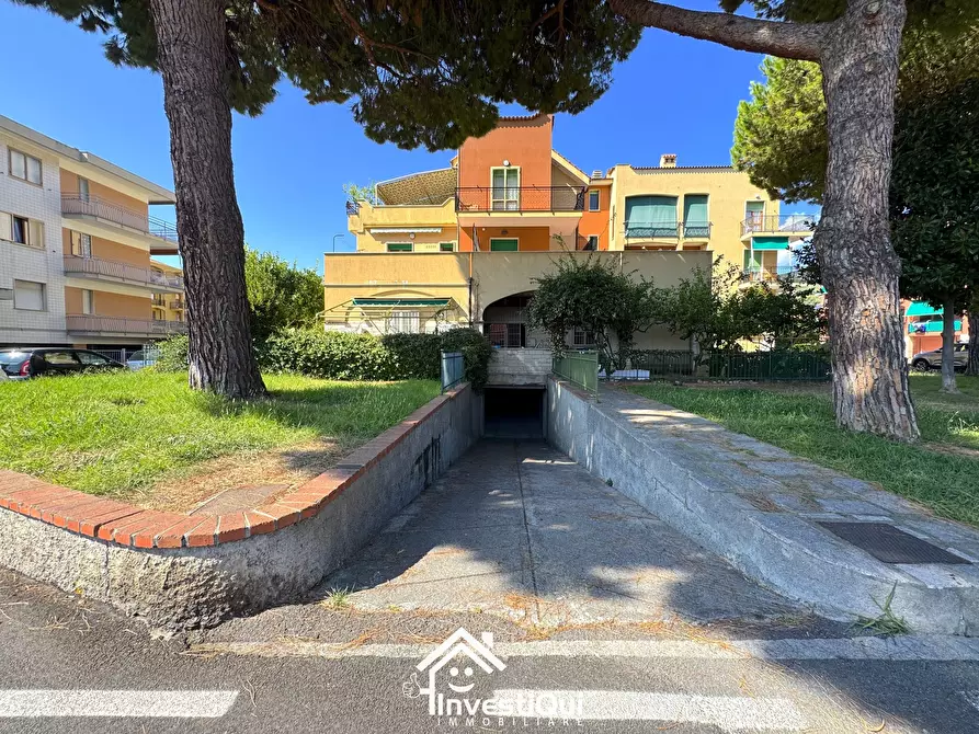 Immagine 4 di Garage in vendita  in Piazza Nenni 18 a Pietra Ligure