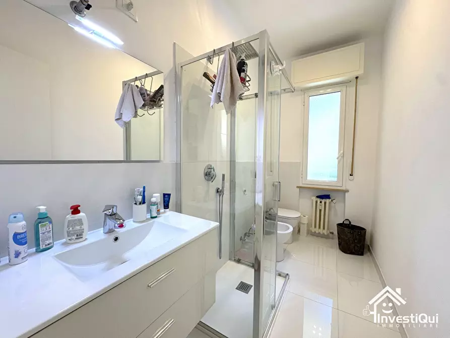 Immagine 23 di Bilocale in vendita  in Viale della Repubblica 91 a Pietra Ligure