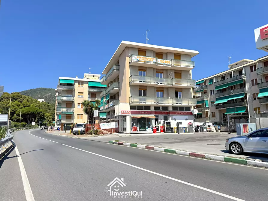 Immagine 2 di Bilocale in vendita  in Viale Riviera 22 a Pietra Ligure