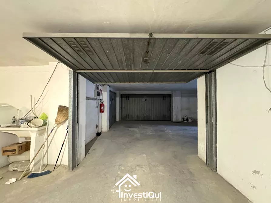 Immagine 13 di Garage in vendita  in Piazza Nenni 18 a Pietra Ligure