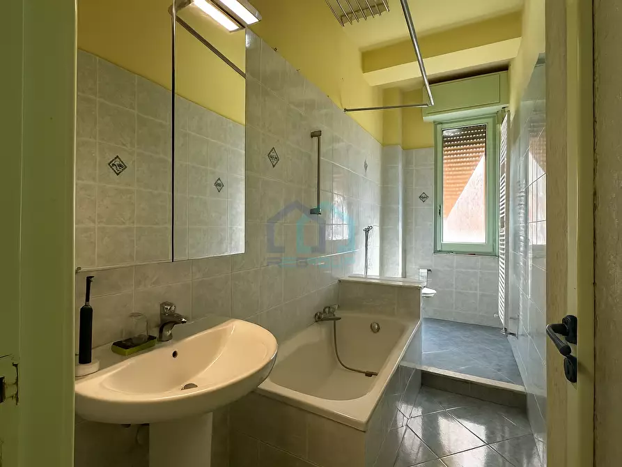 Immagine 11 di Trilocale in vendita  in Via Giuseppe Cesare Abba 2 a Savona