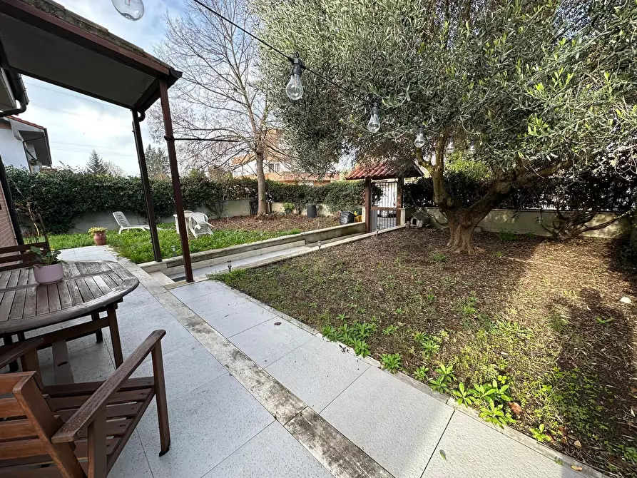 Immagine 7 di Casa indipendente in vendita  in Via Svetonio 15 a Guidonia Montecelio