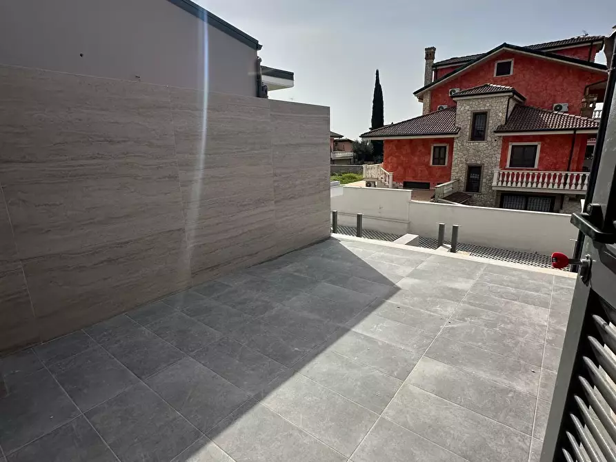 Immagine 12 di Villa in vendita  in Viale Valle dell'Aniene 22 a Guidonia Montecelio