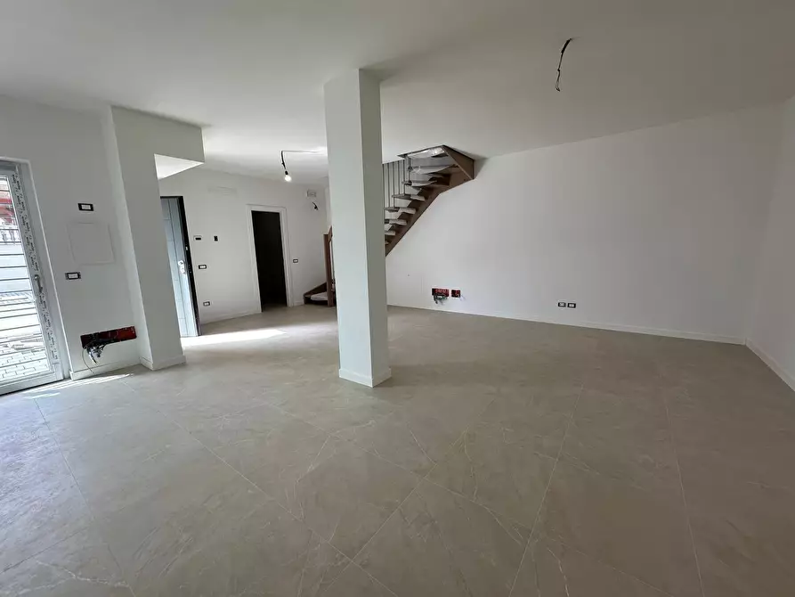 Immagine 17 di Villa in vendita  in Viale Valle dell'Aniene 22 a Guidonia Montecelio