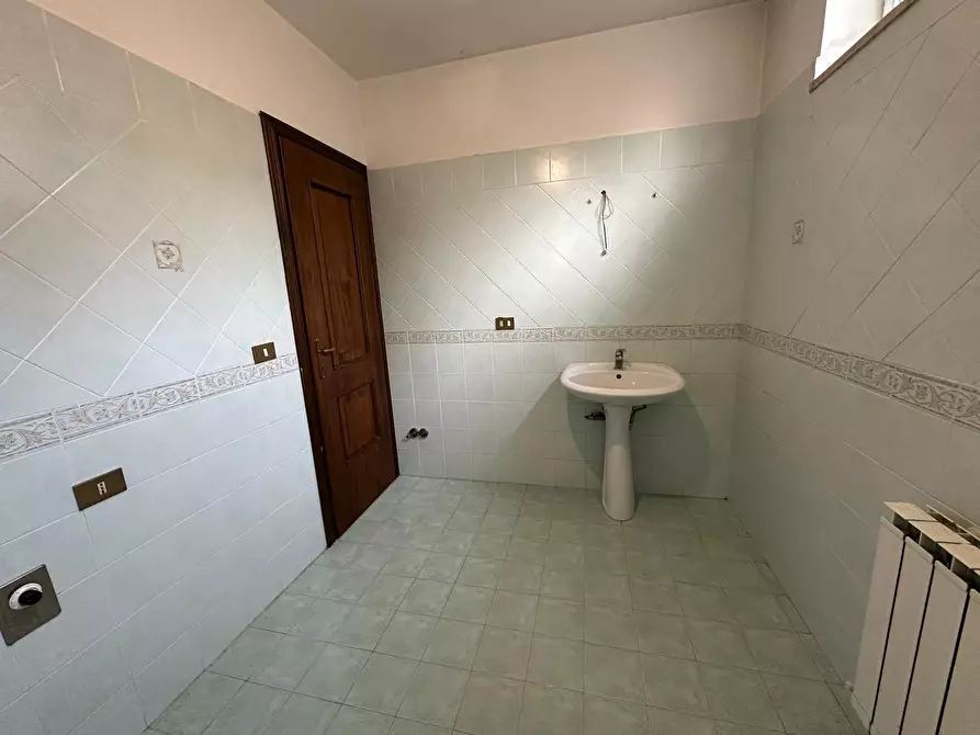 Immagine 42 di Casa trifamiliare in vendita  in Via Svetonio 73 a Guidonia Montecelio