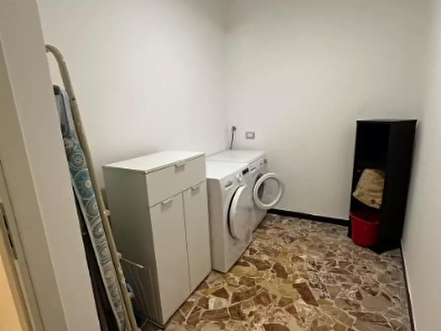 Immagine 12 di Pentalocale in affitto  a Chiavari